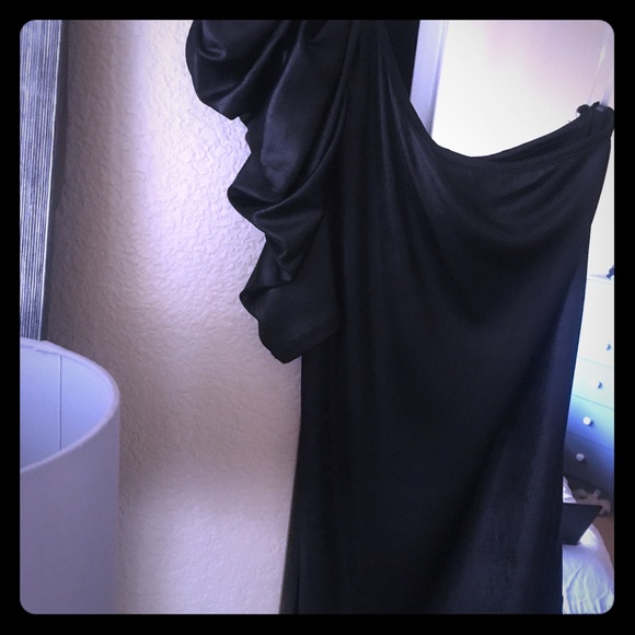 Forever 21 Tops - Black, silky, Single shoulder sleeve shirt